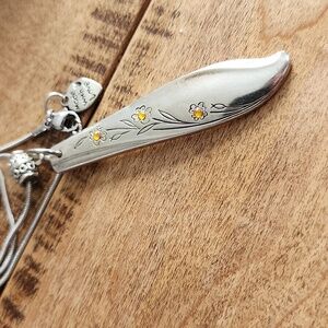 1957 silverplated engraved pendant necklace with yellow gemstones